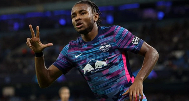 曼联转会决策：基于球员状况的审慎考量