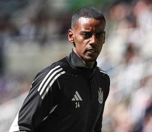 斯洛特剖析伊萨克困境：密集防守下的适应与调整