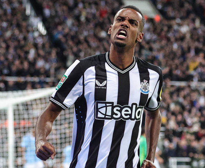 斯洛特剖析伊萨克困境：密集防守下的适应与调整