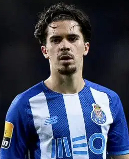 巴黎欧冠爆冷负葡体：维蒂尼亚剖析进攻顽疾 控球优势难掩效率危