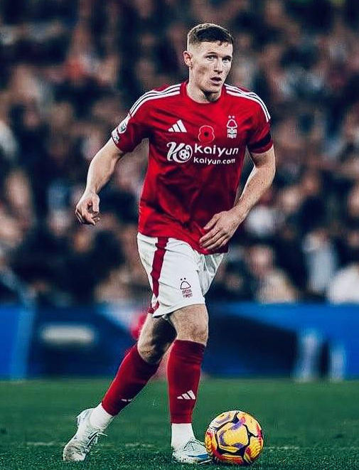 曼联引援动态:中场革新与左边锋补强策略解析