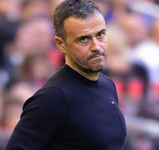 欧冠1/8决赛首回合巴黎大捷，恩里克展望次回合谨慎乐观