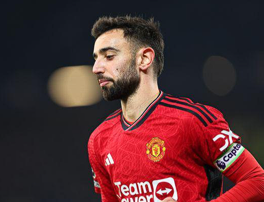 曼联中场引援新动向：特林达德成潜在目标背后的多维考量